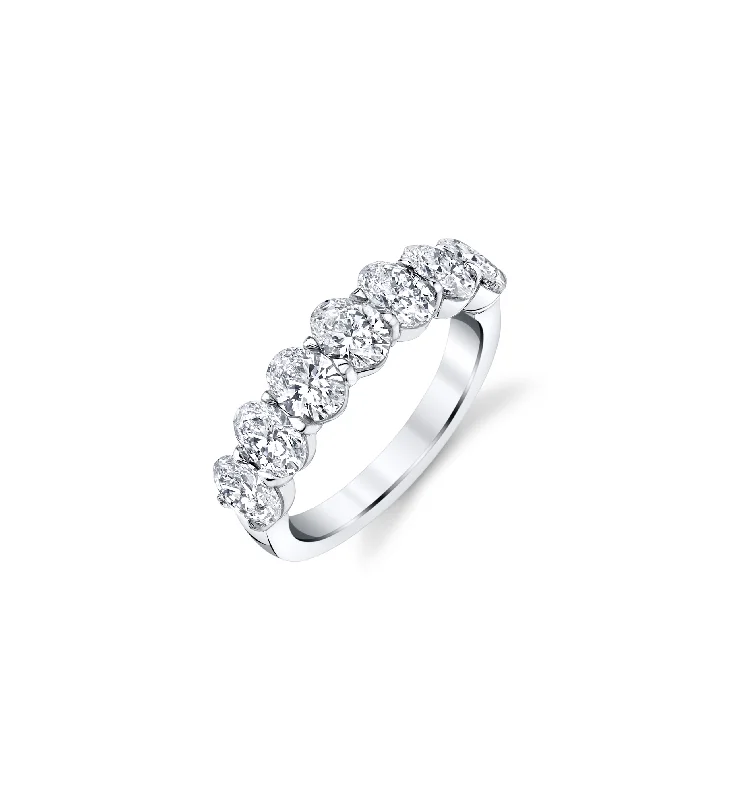 Fink's Exclusive Oval Diamond Band